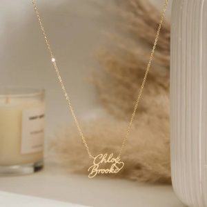 Collier avec deux prénoms en Français et un coeur