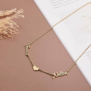 Collier coeur au milieux avec deux prénoms en Français