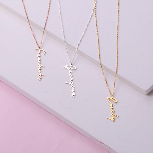 Collier avec prénom en Français suspendu